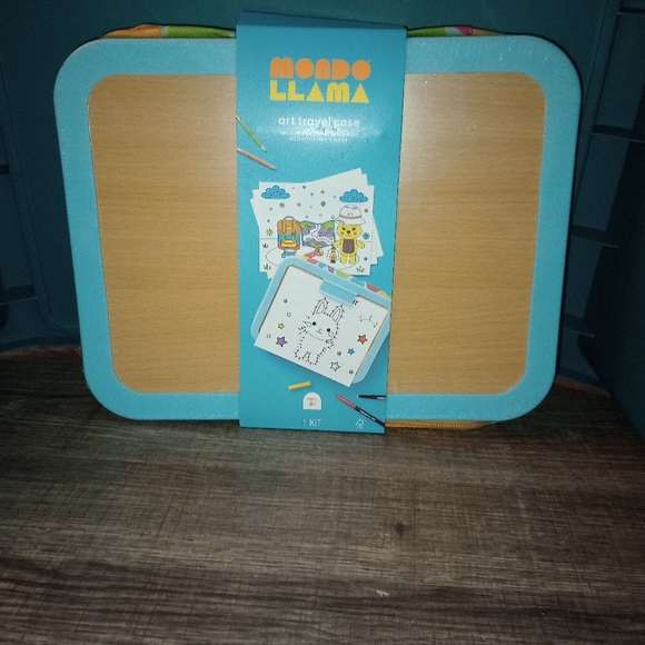 Mondo Llama Art Travel Case - Picture 1 of 3